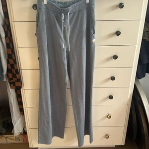 Vuori Halo essential wideleg pant size small